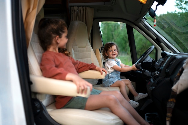 Jak Wybrać Idealny Campervan na Rodzinne Wakacje?