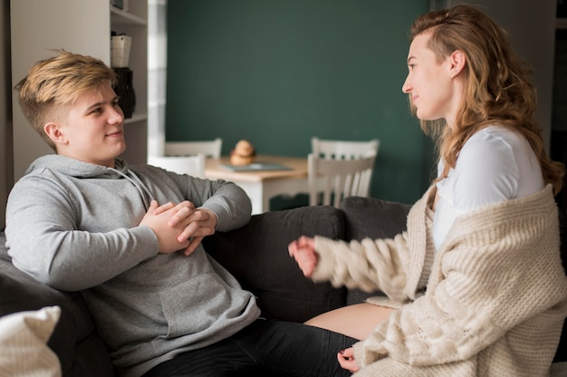 Jak psychoterapia wspiera rozwój osobisty i radzenie sobie z wyzwaniami emocjonalnymi?